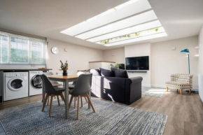 Light and spacious loft apartment in town centre